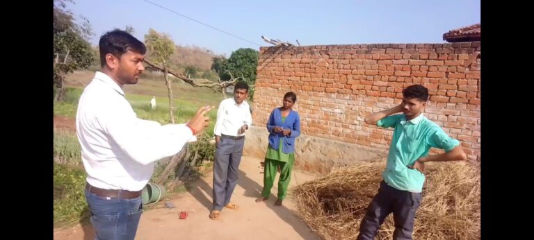 दर्जनभर बकायेदारों का विभाग ने काटा बिजली कनेक्शन।