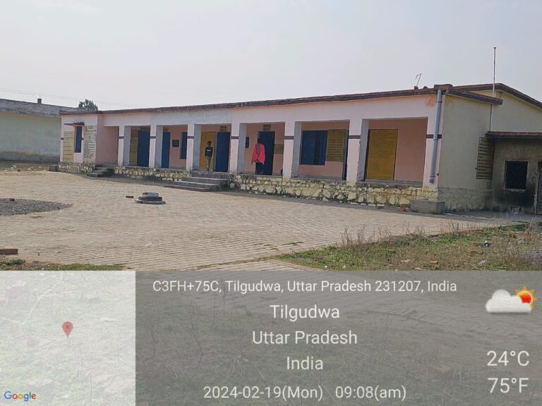 बच्चो के भविष्य के साथ खेलवाड़ कर रहे अध्यापक, नहीं पहुंच रहे समय से।