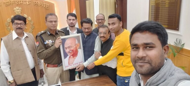 वैश्य बंधुओ ने पुलिस कमिश्नर से मिलकर रखी अपनी समस्याएं।