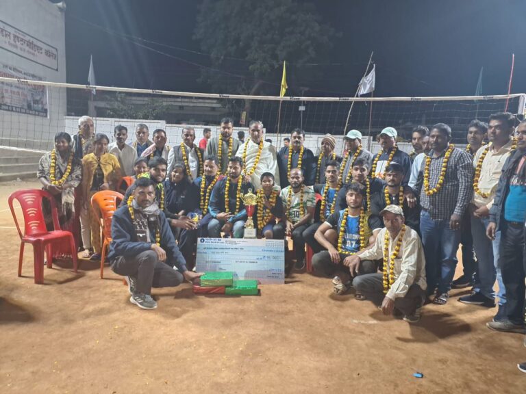 प्रयागराज को हराकर आजमगढ़ बनी 39वीं अंतर्राज्यीय वॉलीबाल प्रतियोगिता की विजेता।