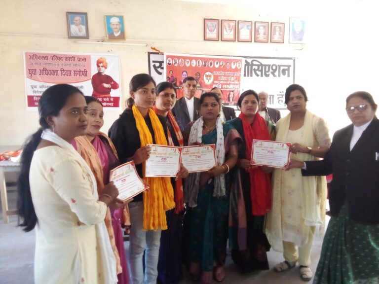 महिला साहित्यकार, पत्रकार, कवित्री हुई सम्मानित।