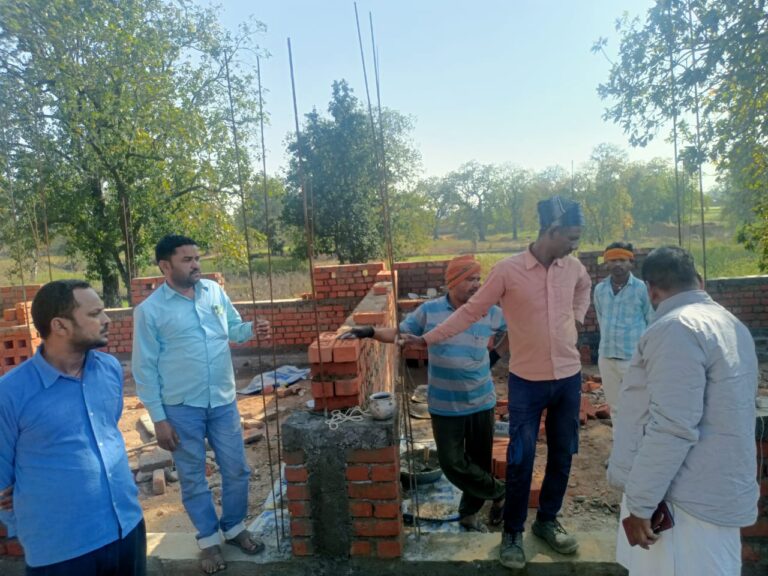 शिक्षा क्षेत्र म्योरपुर के विभिन्न गाँवो में निर्माणाधीन विद्यालय भवन चढ़ा भष्टाचार की भेंट