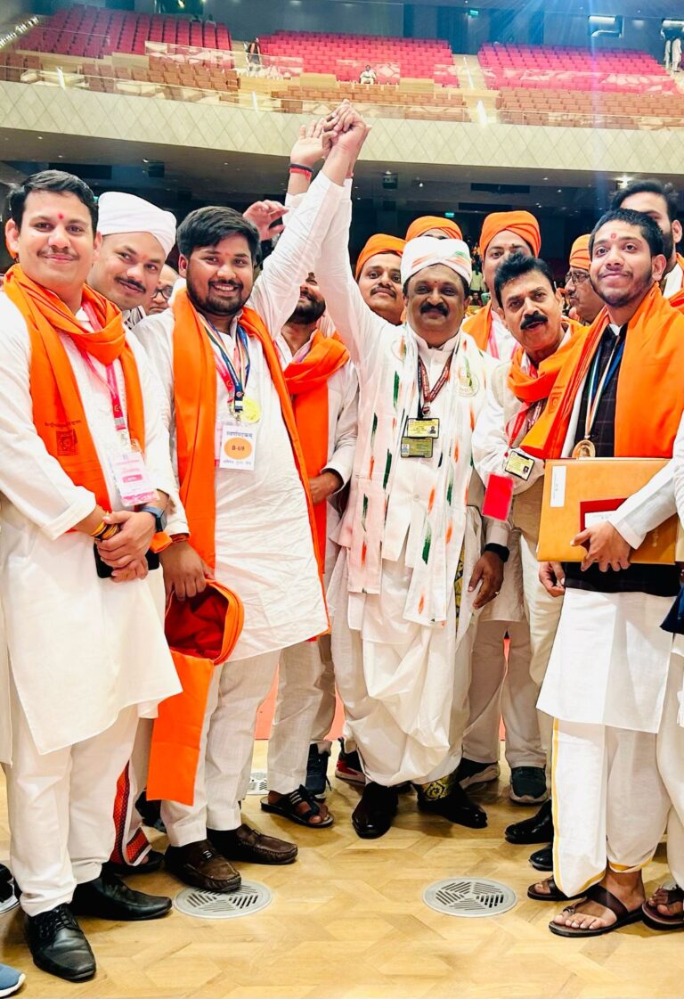 Sonbhadra:राष्ट्रपति के हाथों स्वर्ण पदक पाकर अभिषेक ने सोनभद्र का बढ़ाया मान