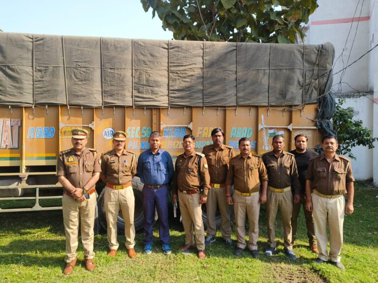 Sonbhadra crime:धान की भूसी में छिपाकर ले जा रहे अवैध शराब को पुलिस ने किया बरामद