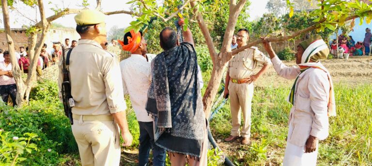 Sonbhadra crime: पेड़ से लटकता मिला युवक का शव, जॉच में जुटी पुलिस
