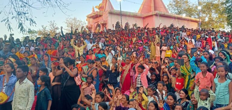 शिवरात्रि के पावन पर्व पर मंदिरों में आस्था का उमडा जन सैलाब।