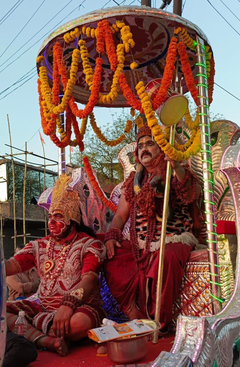 महाशिवरात्रि पर्व पर रेनुकूट में निकला शिव बारात, झूम के नाचे भूत – प्रेत, पिशाच।