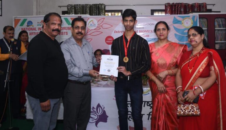 सोनभद्र के आशुतोष सिंह राठौड़, प्रज्ञा दुबे और अन्य बच्चो को मिला वर्ल्ड बुक ऑफ रिकार्ड्स लन्दन से सहभागिता प्रमाण पत्र।