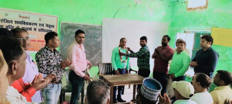 नवागत खंड शिक्षा अधिकारी का प्राथमिक शिक्षक संघ ब्लॉक इकाई कोन द्वारा किया गया स्वागत।