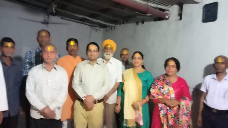 होली मिलन समारोह का आयोजन किया पतंजलि परिवार रेणुकूट ने।