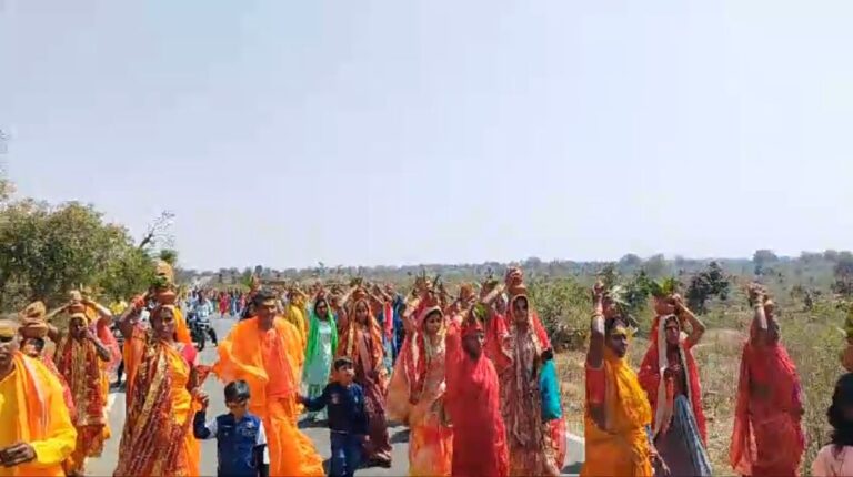 कलश यात्रा के साथ आरंभ हुआ कुदरी धनखोर सीमा पर श्री राम चरितमानस महायज्ञ और श्री रामकथा।