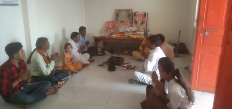 गायत्री विधि हवन पूजन से मां गायत्री एजुकेशन एकेडमी दुद्धी की शुरुआत।