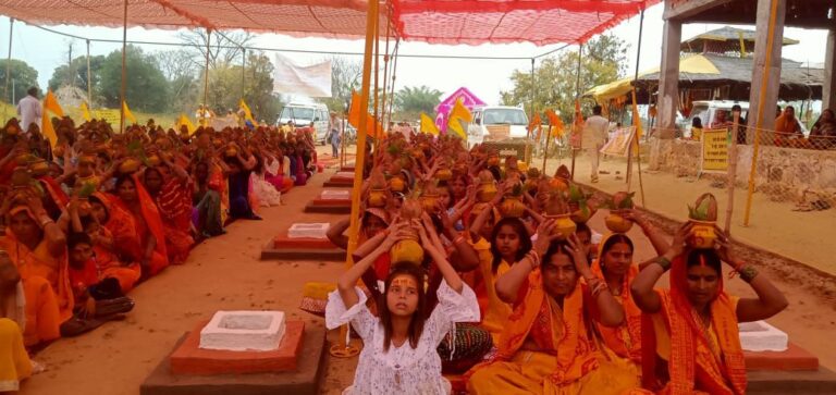 सागोबांध में 10 किलोमीटर पैदल यात्रा के बीच 24 कुंडीय गायत्री महायज्ञ का भव्य कलशशोभायात्रा में उमड़ी आस्था का जनसैलाब।