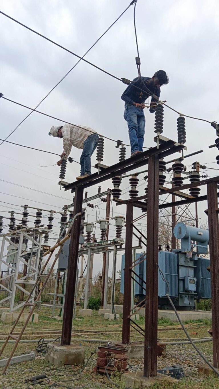 बभनी : बिजली कर्मी की मौत के बाद 30 घंटे से चार उपकेंद्र की आपूर्ति ठप्प, पेयजल के लिए हाहाकार।