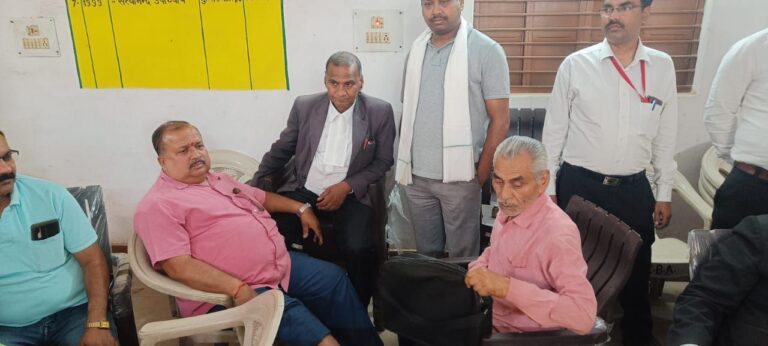 दुद्धी : कार के धक्के से पत्रकार उपेन्द्र तिवारी घायल