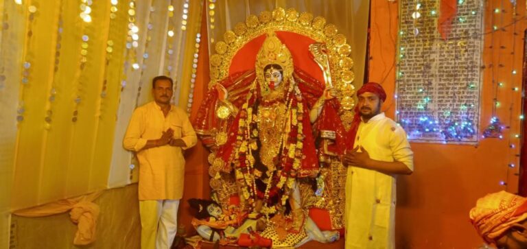 चैत्र नवरात्रि सप्तमी मां कालरात्रि पूजन के बीच माँ काली व मर्यादा पुरुषोत्तम श्रीराम के मूर्ति का नयनाभिराम दर्शन भक्तों कों हुआ ।