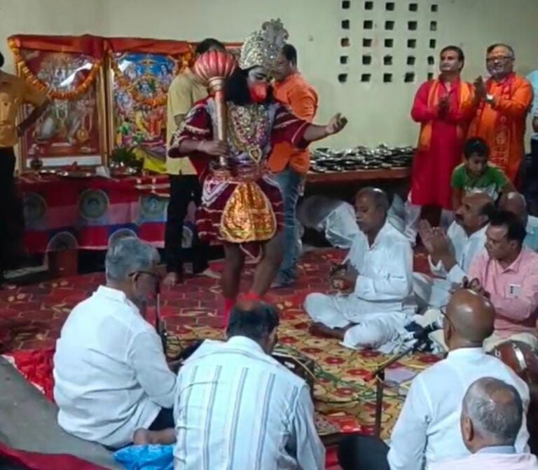 रेनुकूट काशी सनातन धर्म सुन्दरकाण्ड सेवा समिति द्वारा सुन्दरकाण्ड पाठ का आयोजन हुआ सम्पन्न। 