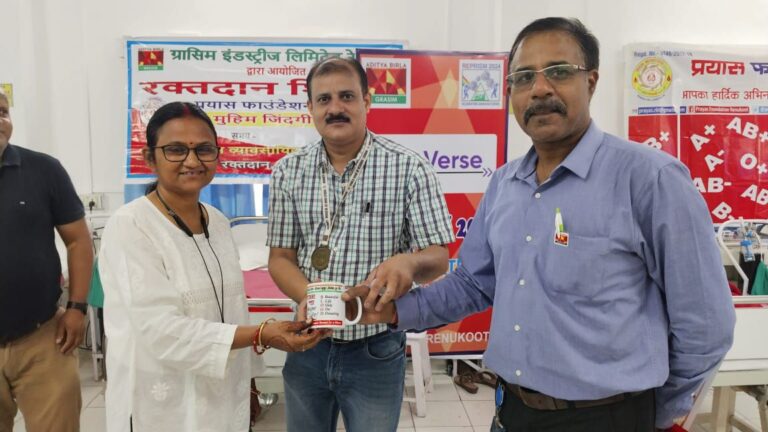 रेनुकूट ग्रासिम इंडस्ट्रीज लिमिटेड और प्रयास फाउंडेशन&nbsp; ने आयोजित किया रक्तदान शिविर।