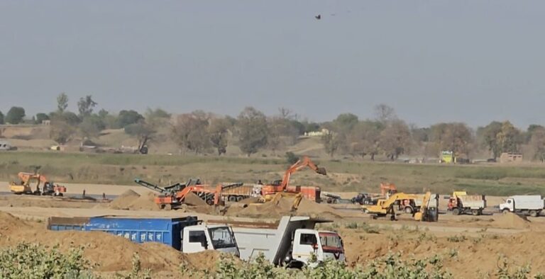 बालू खनन में विभाग की संलिप्तता से हो रहा राजस्व की क्षति।