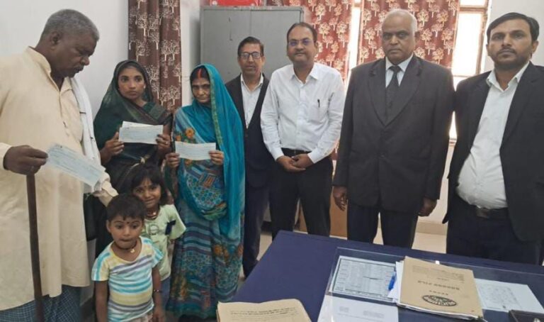 लोक अदालत ने रेणुकूट निवासी विशेश्वर यादव और उनके परिवार के सदस्यों को दिलाया न्याय।