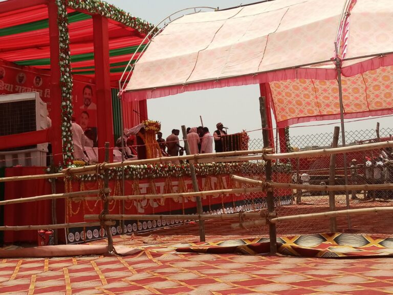 लोक सभा चुनाव : तापमान 44° डिग्री पार, सियासी पारा 50° पार। आज सोनभद्र में भाजपा से अमित शाह तो सपा से अखिलेश यादव करेंगे जनसभा को संबोधित।