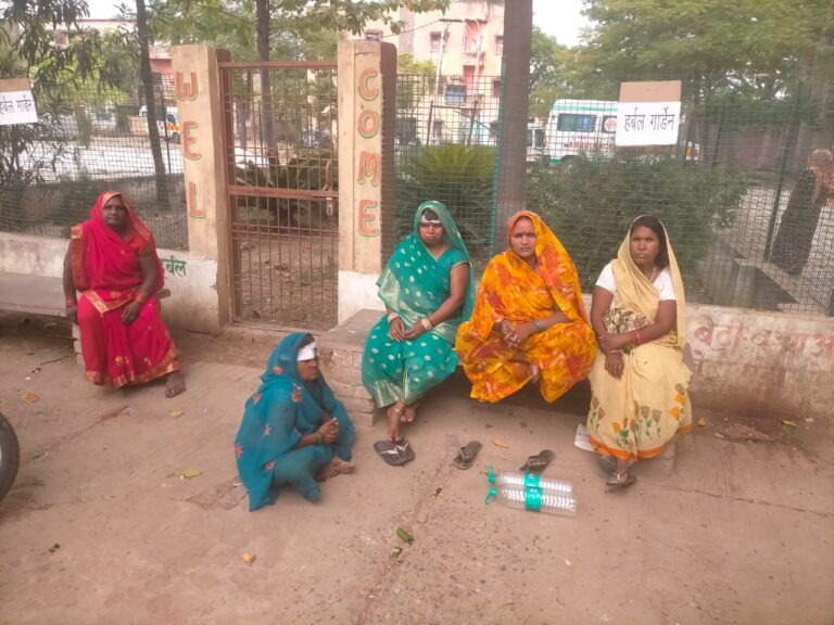 Sonbhadra:पागल सियार ने ग्रामीणों पर किया हमला,6महिला सहित 13लोग घायल