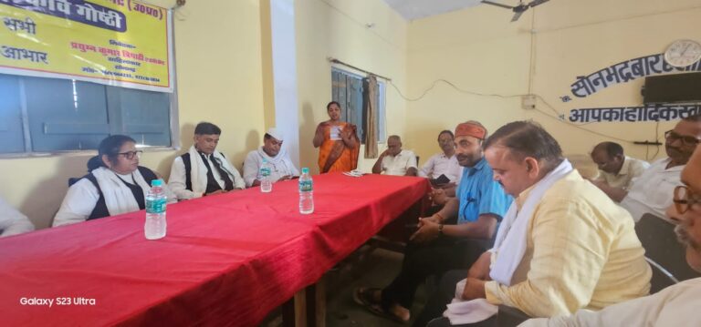 कवियों ने एक से बढ़कर एक रचना सुना वाहवाही लूटी।