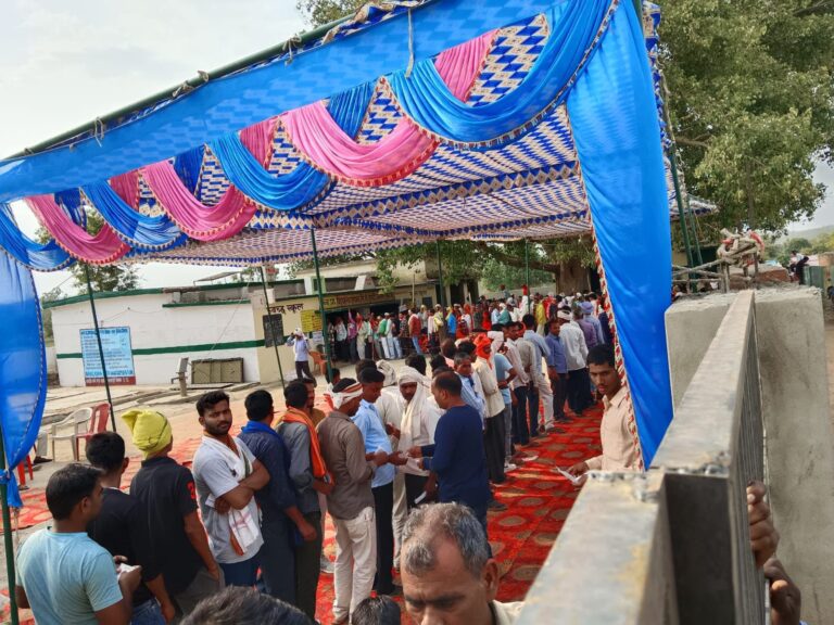 दुद्धी में मौसम को मात देकर विधानसभा उपचुनाव में 54 .76 % मतदान तो लो.स. में 54.25 % के आसार।