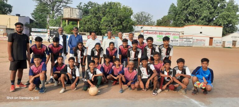 समर कैंप का तीसरे दिन रोमांचक मुकाबले में मेजर ध्यानचंद की टीम ने छः के मुकाबले दो गोल से जीत अर्जित की।