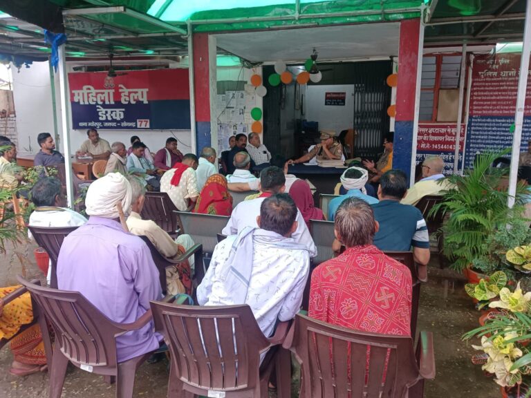 म्योरपुर थाना परिसर में बैठक कर एक जुलाई से लागू नए कानून की जानकारी दी गई।&nbsp;