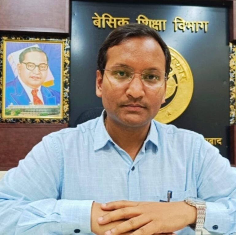 सोनभद्र बी.एस.ए. नवीन कुमार पाठक का हुआ ट्रांसफर, अजीत कुमार बने नए बेसिक शिक्षा अधिकारी।