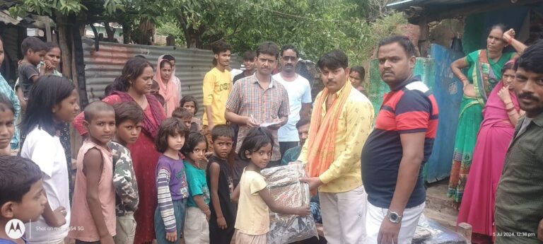 रेनुकूट वार्ड नंबर 5 के सभासद सोनू शाह जी ने दिया मानवता का परिचय।