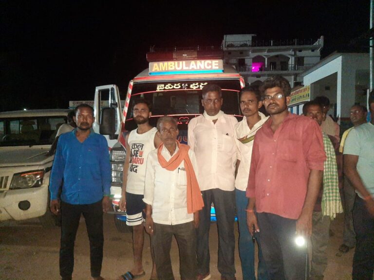 कमाने गये मजदूर की हुई मौत एम्बुलेंस से आया शव।