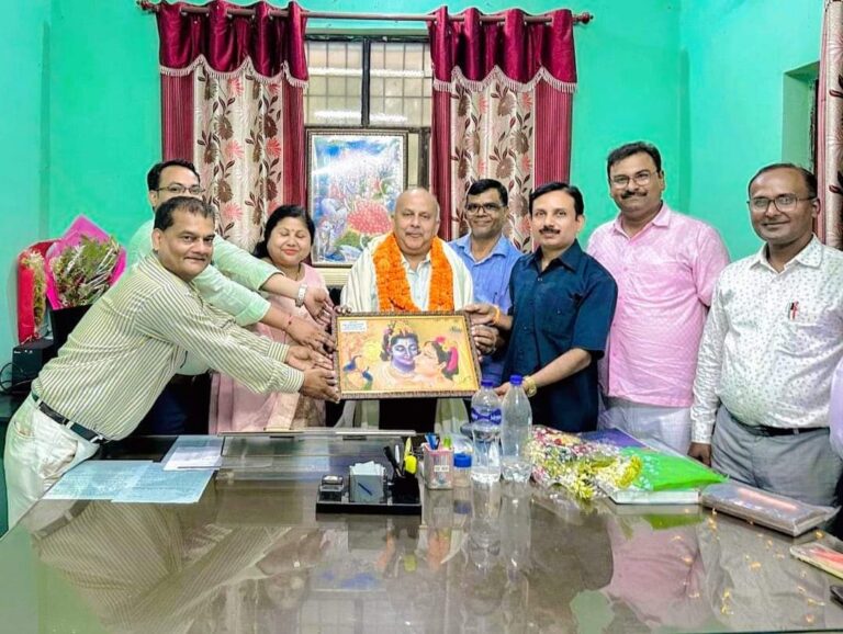 मूल संघ के शिष्टमण्डल द्वारा नवागत डीआईओएस का हुआ सम्मान।