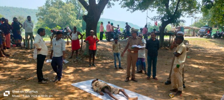 कोन थाना के मिश्री बेचूबीर धाम के पास अज्ञात व्यक्ति का मिला शव।