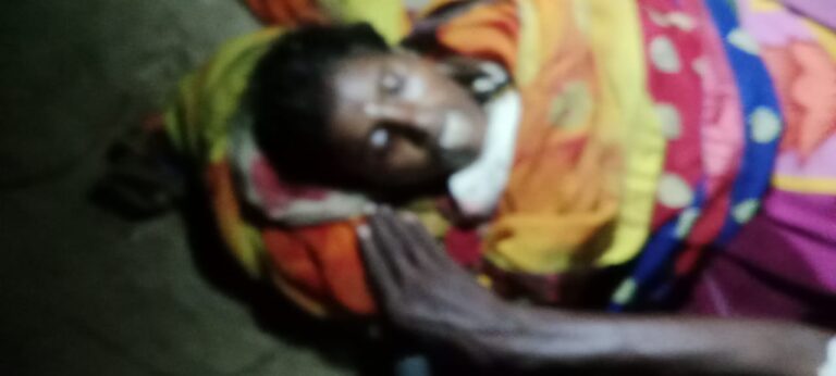 अज्ञात कारणों से 35 वर्षीय भाभी पर कुल्हाड़ी से प्रहार कर देवर ने की हत्या।