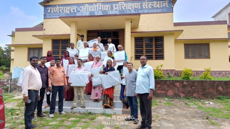 सराहनीय – गरीबों का कच्चा आशियाना बचाने को रेड क्रॉस सोसाइटी आया आगे।