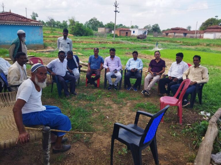 Sonebhadra:- शिक्षामित्र वकील अहमद की असामयिक मृत्यु से फैली शोक की लहर, उत्तर प्रदेशीय प्राथमिक शिक्षक संघ के अध्यक्ष योगेश पांडेय जी ने दी भावभीनी श्रद्धांजलि।