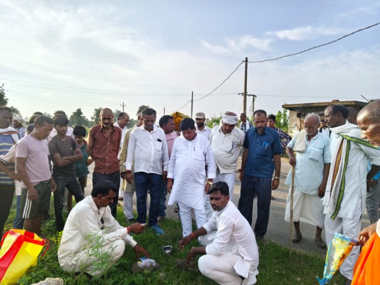 ब्लॉक प्रमुख ने 500 मीटर लंबे नाली निर्माण का किया उद्घाटन।