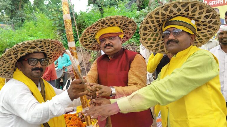 विश्व आदिवासी दिवस पर पांच हजार लोगों के भंडारे का किया आयोजन।