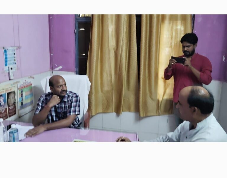 सी एच सी की बदहाली पर भड़के भाजपा पदाधिकारी, म्योरपुर में मरीजों की हैं कई शिकायतें।