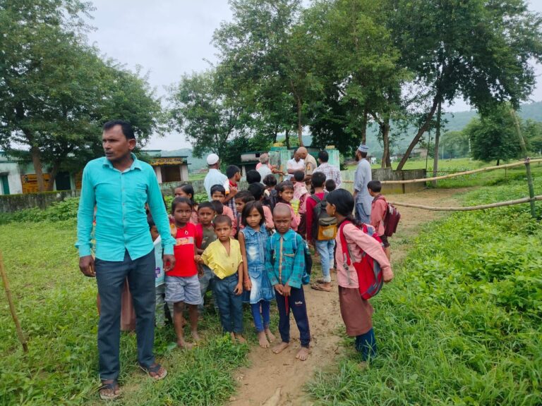 सोनभद्र : सरकारी विद्यालय या मदरसा, क्या है पूरा मामला?