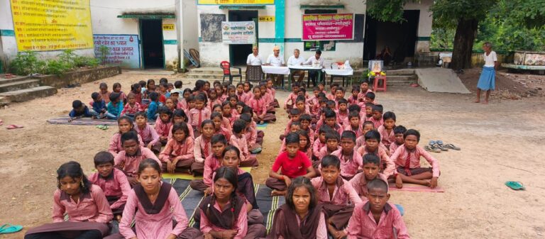 आदिवासी बाहुल्य एरिया मे बच्चों को स्टेशनरी वितरित करके शिक्षा के प्रति जागरूक करना ही ध्येय है– परोपकार सेवा समर्पण समिति