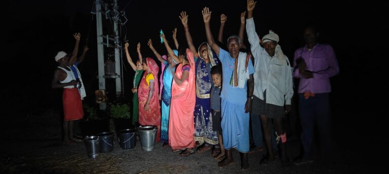 एक महीने से जला विद्युत ट्रांसफार्मर दर्जनों ग्रामीण अंधेरे में जीने को मजबूर।