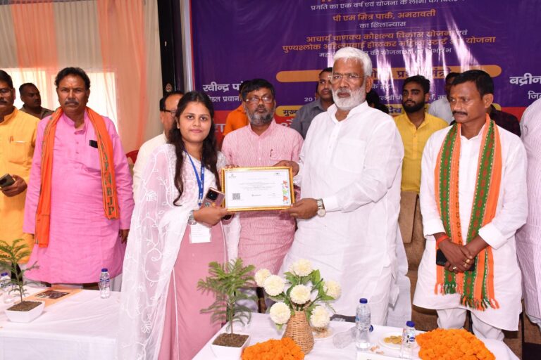 दुद्धी – पी एम विश्वकर्मा योजना के प्रथम वर्षगाठ पर कैबिनेट मंत्री स्वतंत्र देव सिंह ने आधुनिक कार्यशाला एवं प्रशिक्षण कक्ष का फीता काटकर उद्घाटन किया ।                  