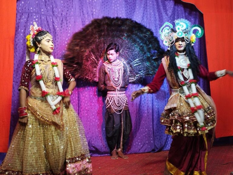 मुकुट पूजन आरती कर रामलीला का किया गया शुभारंभ।