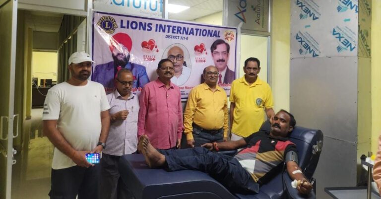 लायंस क्लब जौनपुर “सूरज” द्वारा सेवा सप्ताह के अंतर्गत स्वैच्छिक रक्तदान शिविर का किया आयोजन।