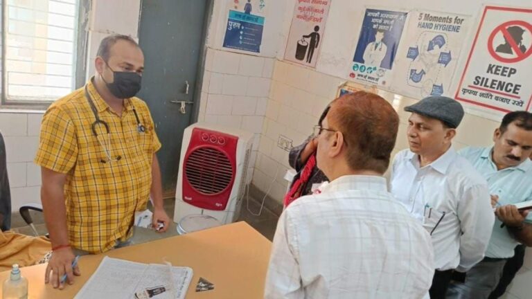 डीएम ने सामुदायिक स्वास्थ्य केंद्र दुद्धी औचक निरीक्षण दौरान अनुपस्थित तीन स्वास्थकर्मियों से मांगी गई स्पष्टीकरण।