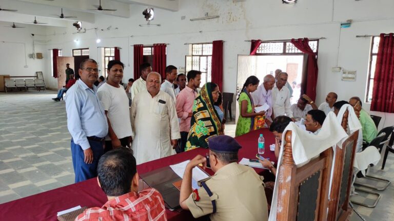 चार प्रांतो से घिरे लाइफ लाईन दुद्धी सी एच सी में नहीं हैं अल्ट्रासाउंड व डायलिसिस सेंटर, मामला पहुंचा तहसील दिवस।