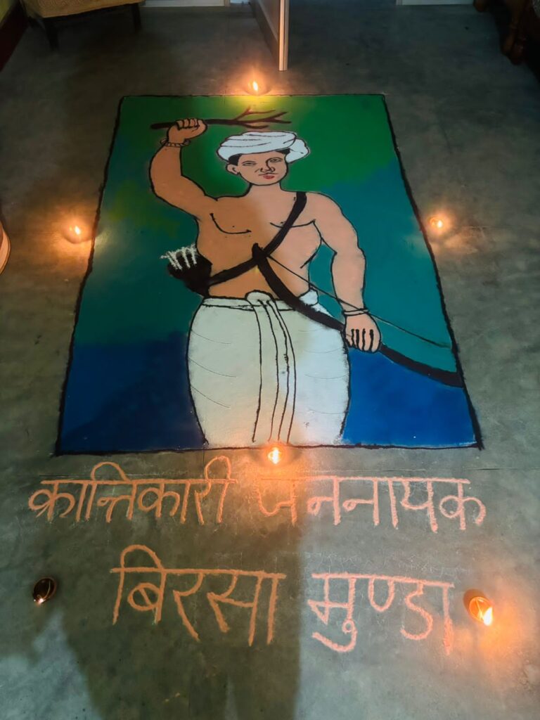 मून स्टार इंग्लिश स्कूल म्योरपुर में बिरसा मुंडा जयंती, गुरुनानक जयंती और देव दीपावली की धूम।